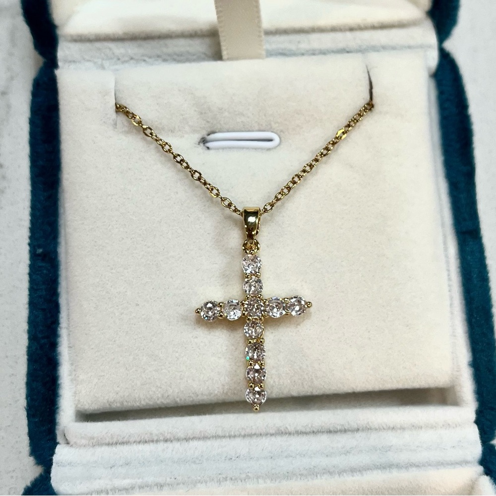 Elegant Gold Cross Pendant Necklace